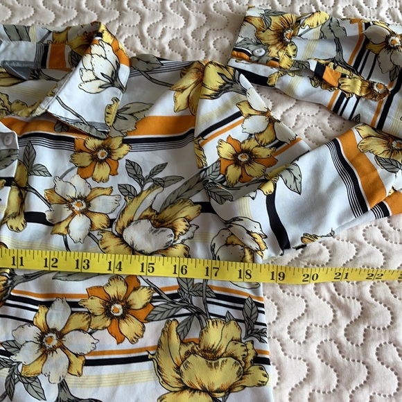 Charlotte Russe Size Small Flower print Blouse - Picture 11 of 12